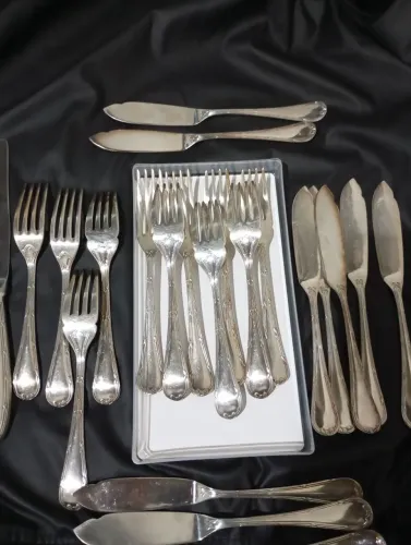 Vendo talheres de prata.?tenha sido fundada em 18941894