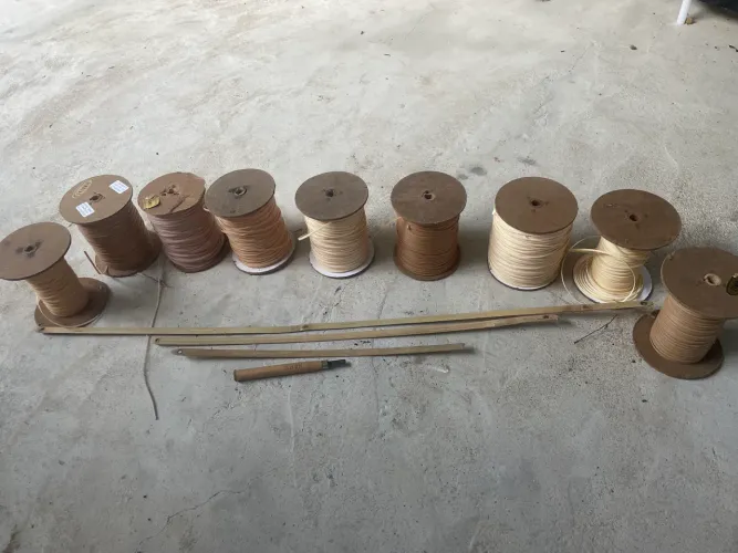 Lote de Material para Empalhamento de Cadeiras - Diversos Rolos e Ferramentas