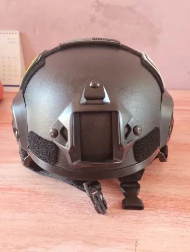 Capacete tático para entregador. Ciclistas.