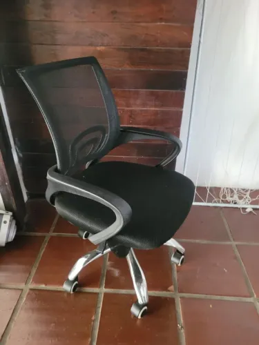 Cadeira de escritório ergonômica - preta