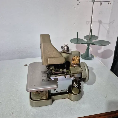 Maquina de Overlok semi idustrial