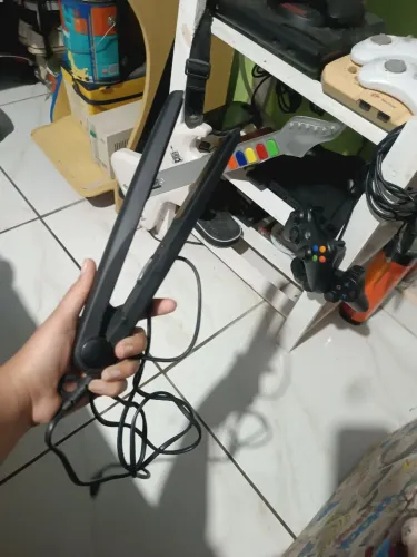 Vendo prancha usado motivo comprei uma nova tenho cabelos cacheados e. Uma grande alisa