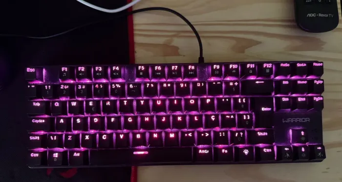 Vendo teclado Warrior Royal Cross TC312 - R$ 200,00.  Garantia pela MAPFRE até 07/06/2029