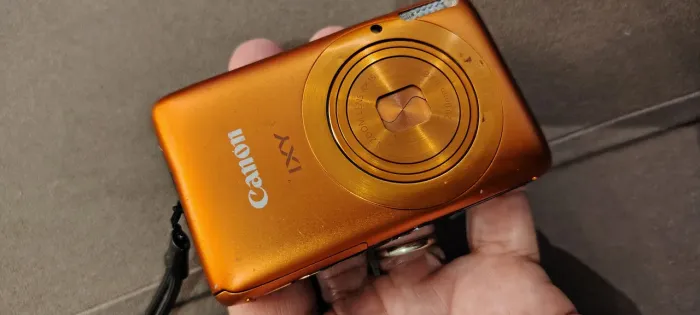 Câmera Digital Canon IXY funcionando 100% bateria boa carregador universal