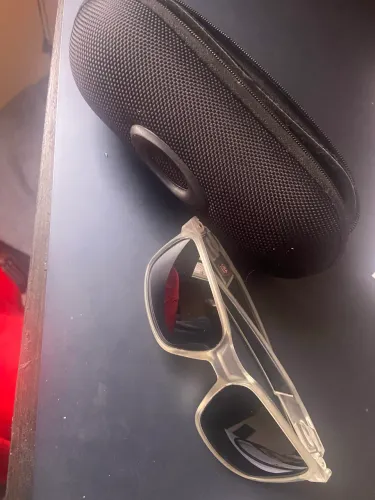 Óculos Oakley em excelente estado.