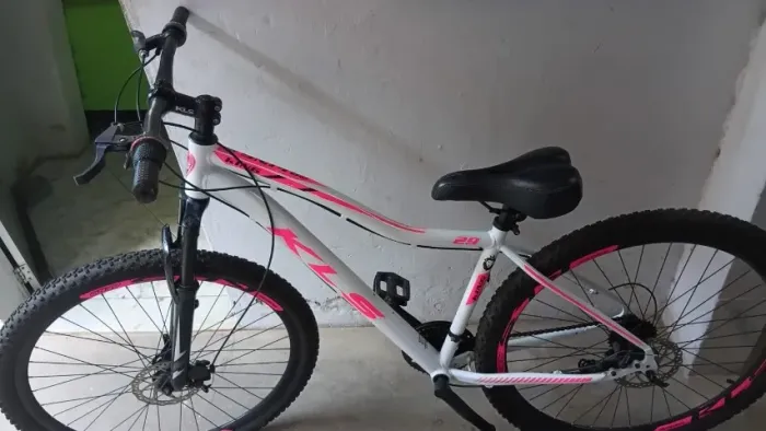 Bicicleta pouco uso 