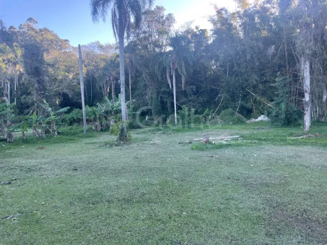 Terreno com 1.505,10m² em Ratones