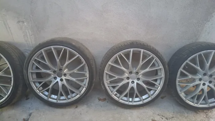 Rodas 20 com dois pneus novos e dois meia vida / furação 5x100