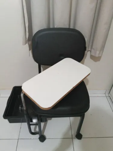 VENDO CADEIRA DE MANICURE 200