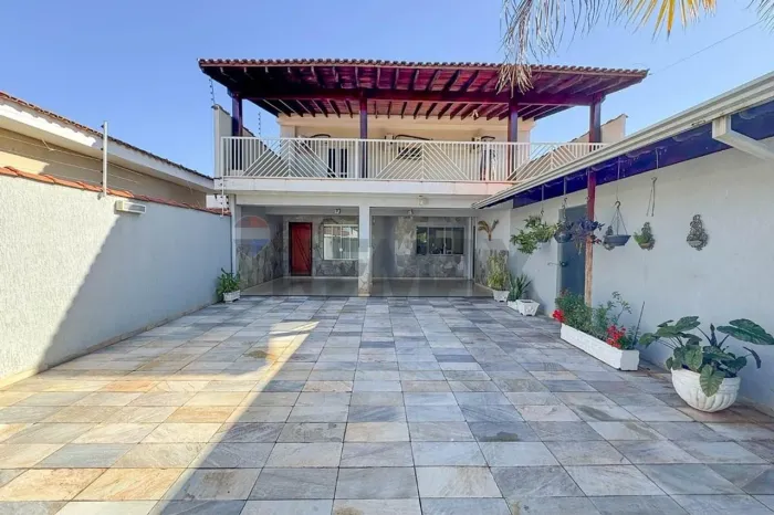 Casa assobradada a venda - Jardim Grajaú - 3 quartos sendo 1 suíte