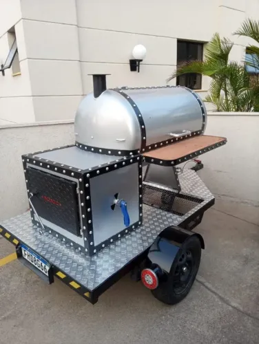 Pit Smoker no reboque - churrasqueira
