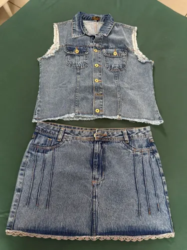 Conjunto jeans saia e jaqueta