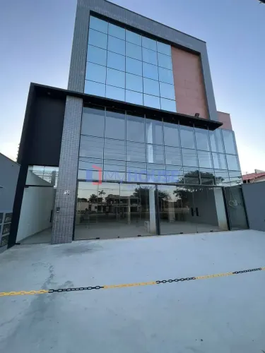Loja comercial térrea com excelente localização para locação, fácil acesso, estacionamento