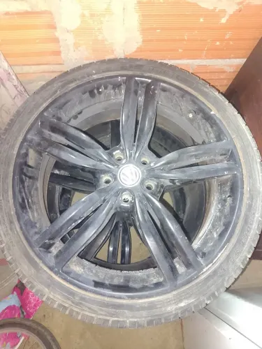 Vende-se três rodas aro 20 com pneus