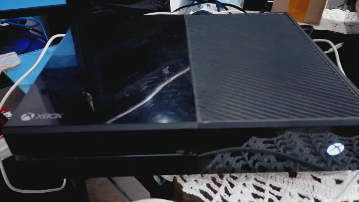 Console Xbox One em perfeito estado + controle com fio paralelo