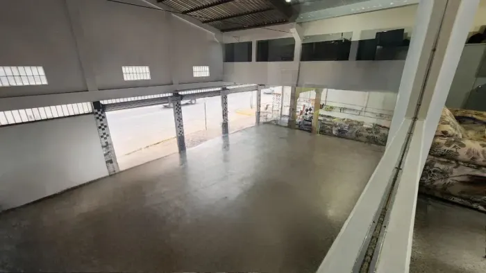 Alugo imóvel com aprox.460m² na Av.Carmindo de Campos - Cuiabá - MT