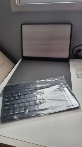 Capa Protetora Premium + Teclado Magnético (com Ç) para LE M11