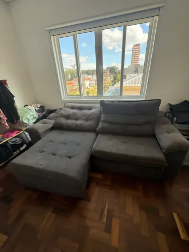 Sofá retrátil cinza