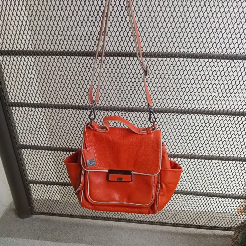 Bolsa de ombro Cori, em couro legítimo