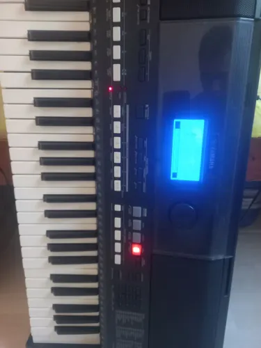 Teclado Yamaha psr E433