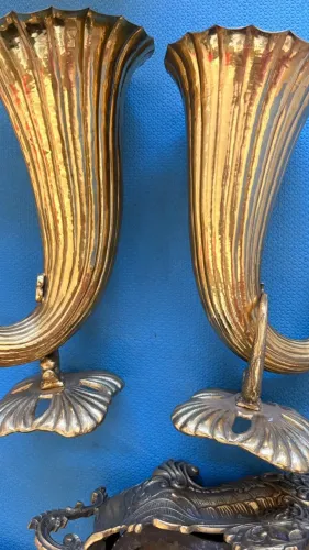 Vaso Antigo Em Bronze Maciço - Cornucópia Com Base De Peixe