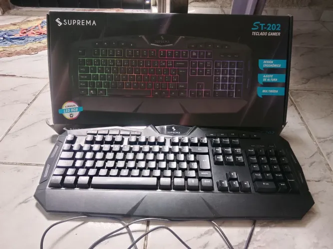 Teclado gamer com LED RGB, ST-202 SUPREMA.