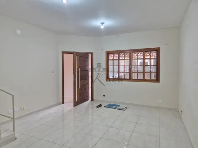 Casa Sobrado - No bairro Jardim Rodolfo - 3 Dormitórios - 150m²