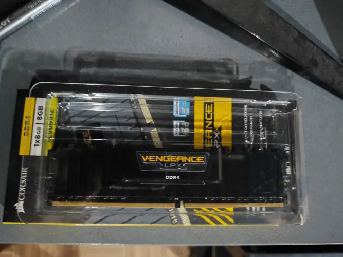 8gb memória RAM ddr4 Corsair vengeance