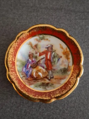 Prato miniatura com cena romântica Limoges - França, borda cor vinho/dourada
