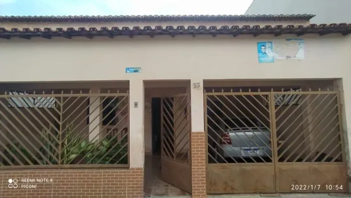 Casa com 3 Quarto(s) e 1 banheiro(s) para Alugar, 160 m² por R$ 700 / Mês