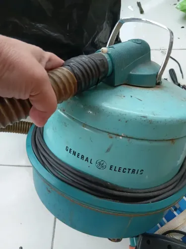 Aspirador de Pó Vintage General Electric (GE) Anos 70 - Funcional / Coleção