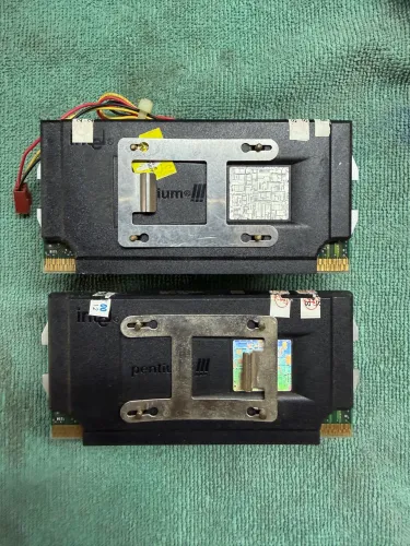Kit 2 x processador Pentium-III 650 Mhz