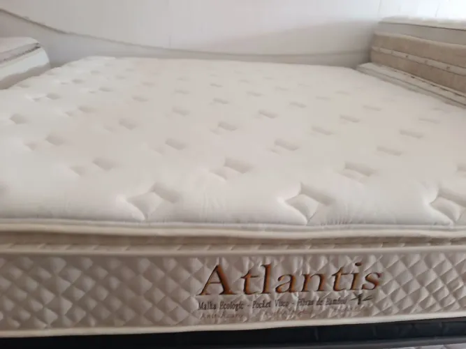 Colchão King Atlantis semi novo 2,03 por 1,93
