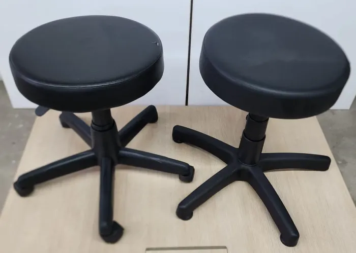 Banqueta mocho com e sem rodinha usado Estado retirada