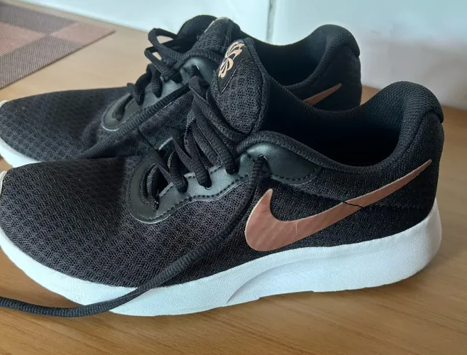 tênis nike tanjun feminino preto 35