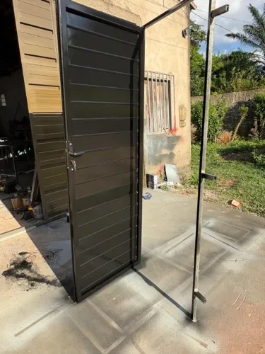 PORTA SOCIAL EM AÇO GALVANIZADO