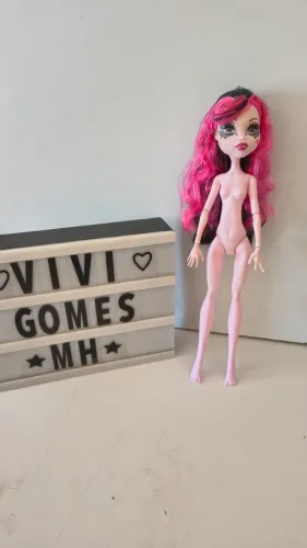 Monster High Draculaura ghouls rule