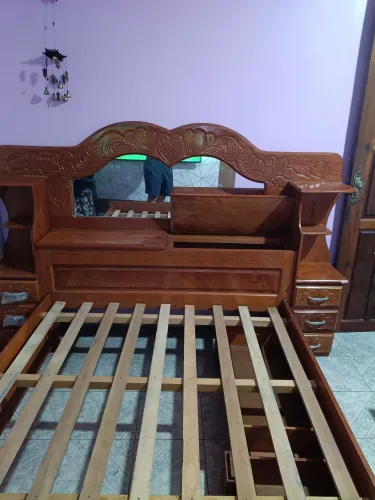 Cama de casal em madeira