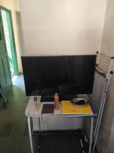 Tv 30/32 polegadas com defeito