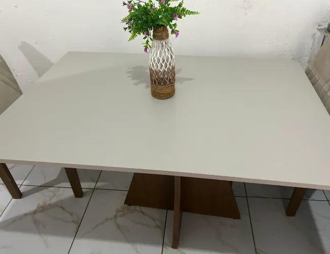 Mesa com 4 cadeiras