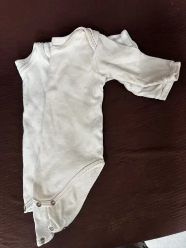 bodie manga longa branca kit 2.tam. 6 meses