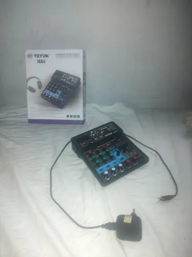 Vende-se mesa de som teyun a4
