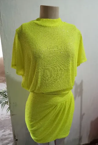 Conjunto em paetê verde neon Tam 38/40