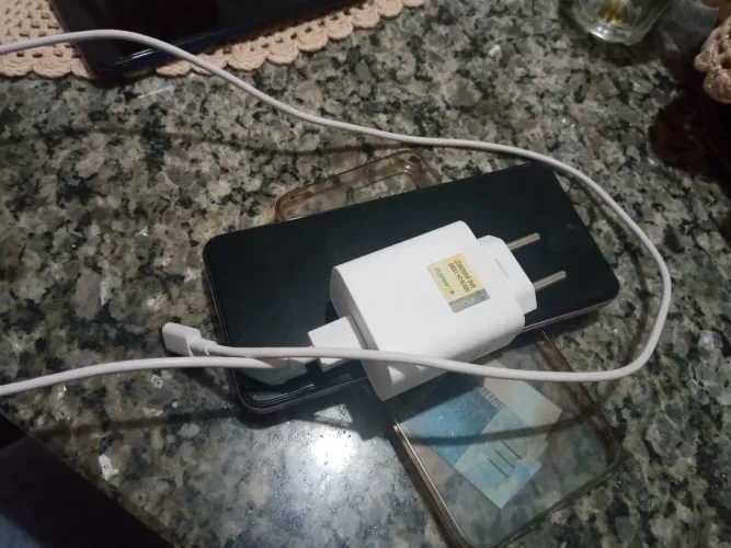 Vendo celular semi novo.