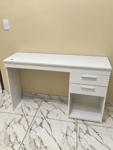 Escrivaninha/mesa de estudo