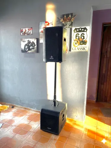 Conjunto de caixas de som 