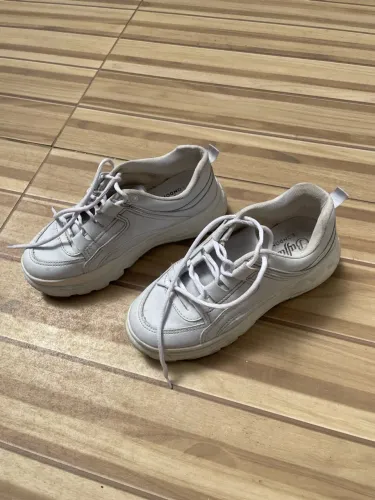 Tênis casual branco - tamanho 37/38