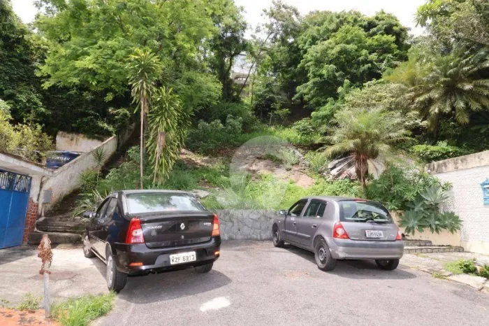 Terreno à venda, 735 m² por R$ 1.260.000,00 - São Francisco - Niterói/RJ