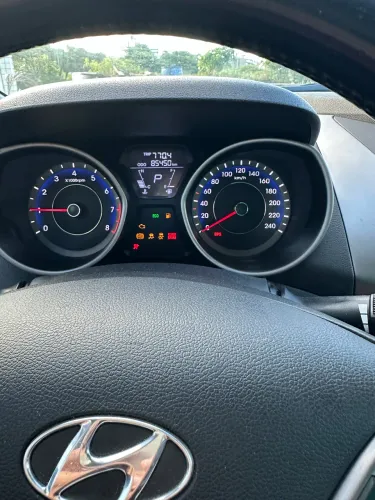 Hyundai Elantra GLS 1.8 16V Aut. 2013