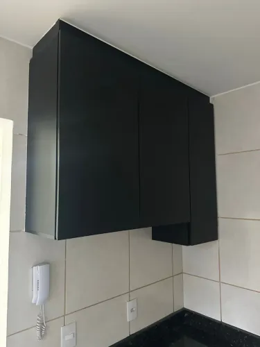 Armário de Cozinha Planejado + Bancada em Granito Preto - Excelente Estado